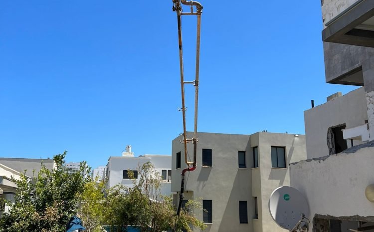  יציקת בריכת שחייה מבטון